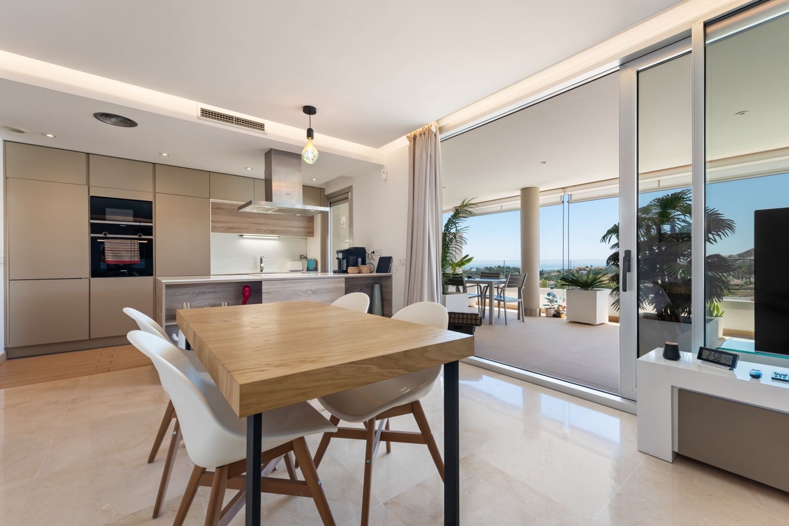 3 quarto Apartamento para venda em Benahavis com piscina garagem - 620 000 € (Ref: 9809470)