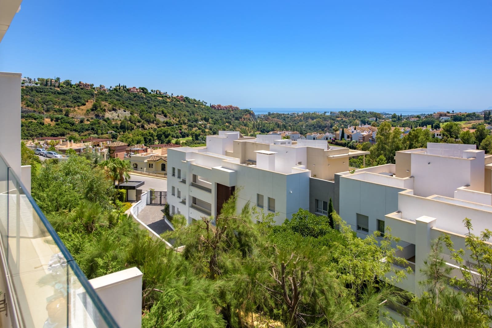 3 quarto Apartamento para venda em Benahavis com piscina garagem - 620 000 € (Ref: 9809470)