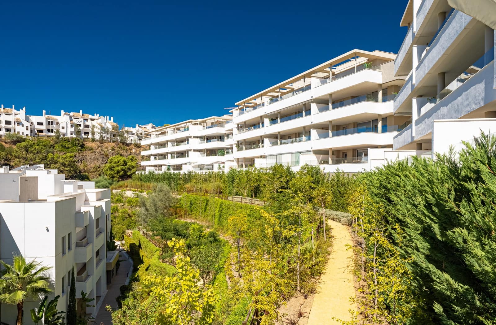 3 quarto Apartamento para venda em Benahavis com piscina garagem - 620 000 € (Ref: 9809470)