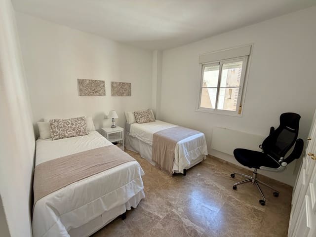 3 soverom Leilighet til salgs i Estepona med garasje - € 495 000 (Ref: 9861223)