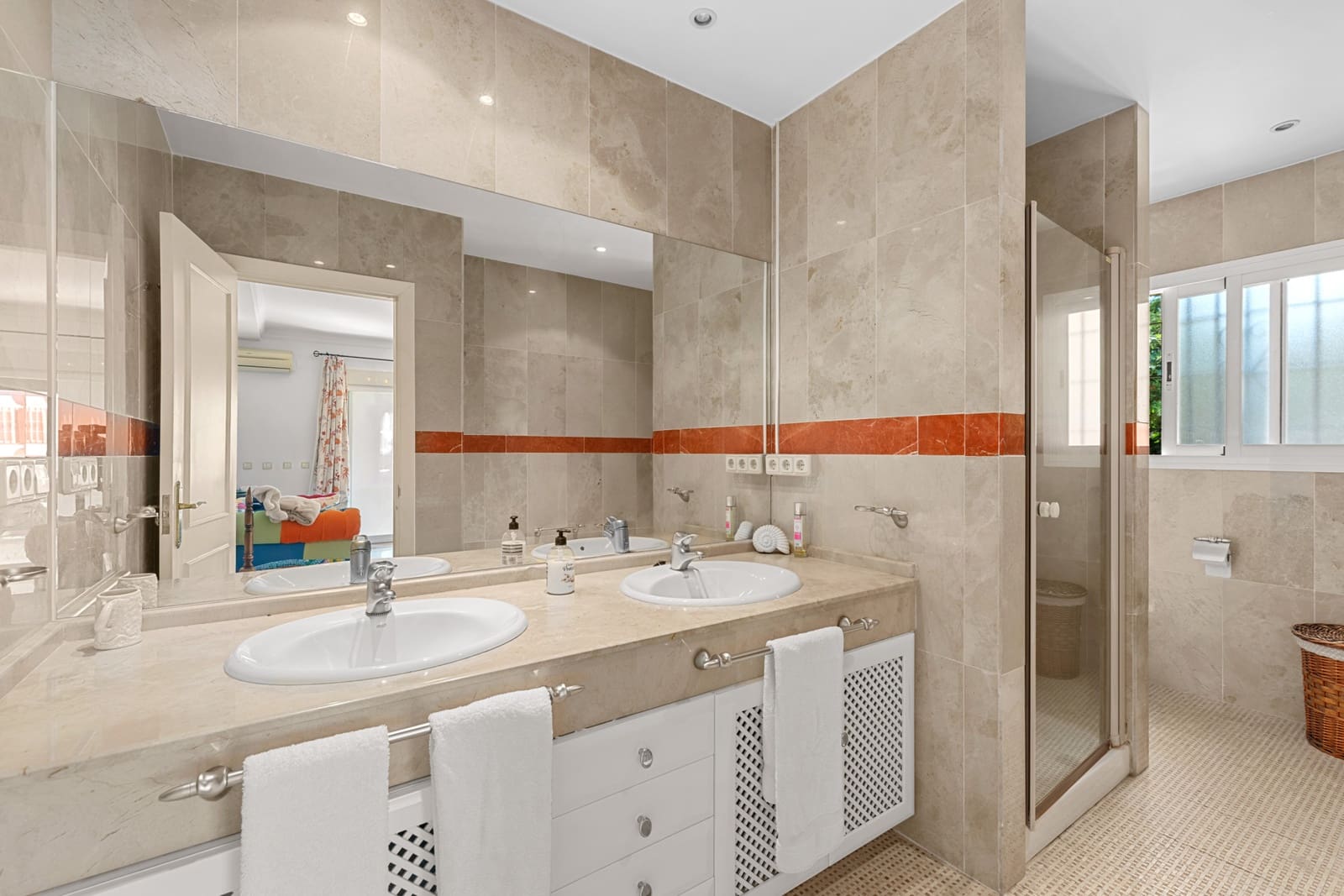 4 Zimmer Villa zu verkaufen in San Pedro de Alcantara mit Pool Garage - 1.850.000 € (Ref: 9898563)