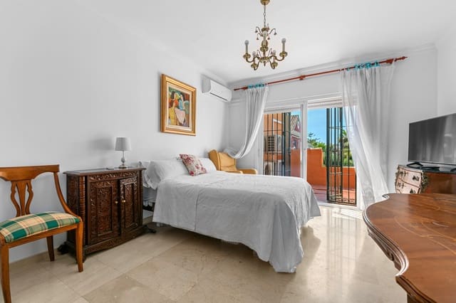 4 Zimmer Villa zu verkaufen in San Pedro de Alcantara, Marbella - 1.850.000 € (Ref: 9898563)