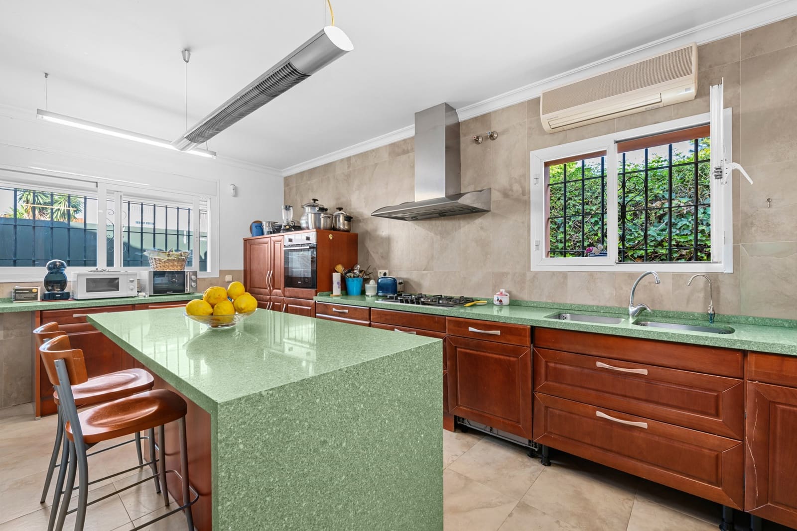 4 Zimmer Villa zu verkaufen in San Pedro de Alcantara mit Pool Garage - 1.850.000 € (Ref: 9898563)