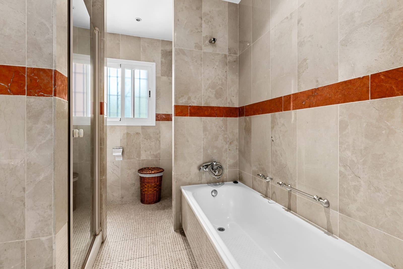 4 Zimmer Villa zu verkaufen in San Pedro de Alcantara mit Pool Garage - 1.850.000 € (Ref: 9898563)
