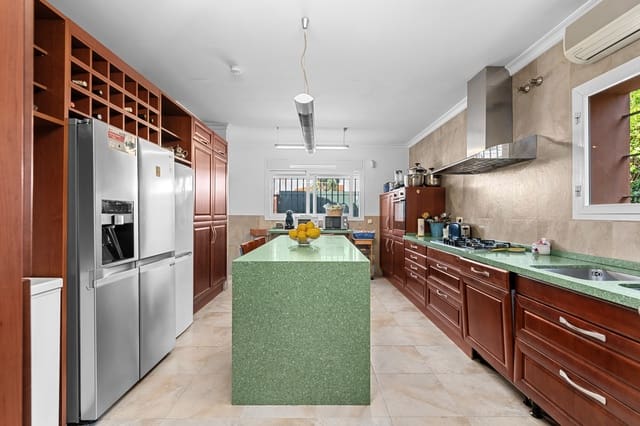4 Zimmer Villa zu verkaufen in San Pedro de Alcantara, Marbella - 1.850.000 € (Ref: 9898563)