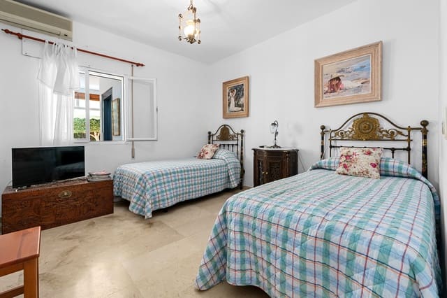 4 Zimmer Villa zu verkaufen in San Pedro de Alcantara, Marbella - 1.850.000 € (Ref: 9898563)