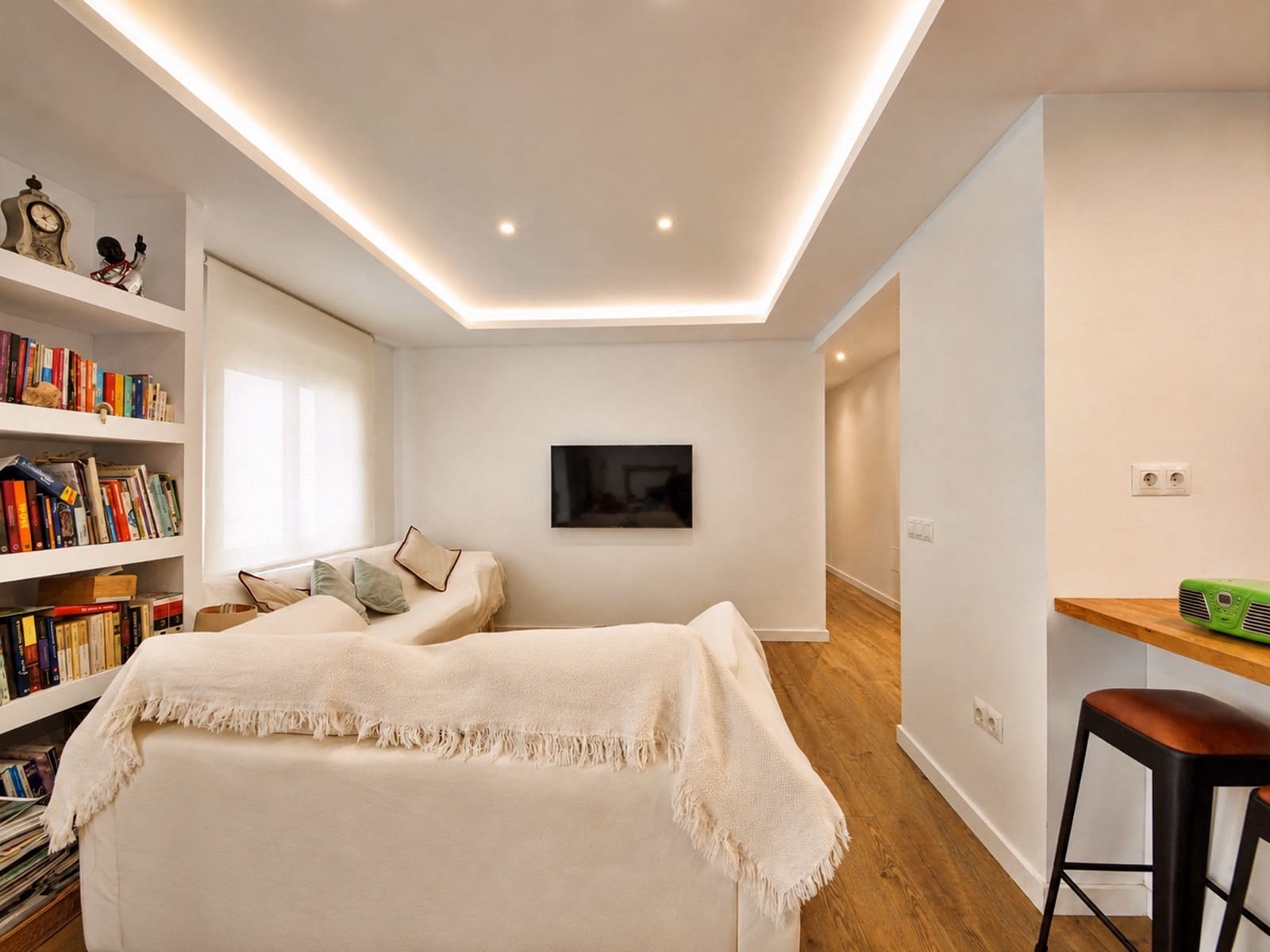 2 bedroom Apartment for sale in San Pedro de Alcantara - € 360,000 (Ref: 9915053)