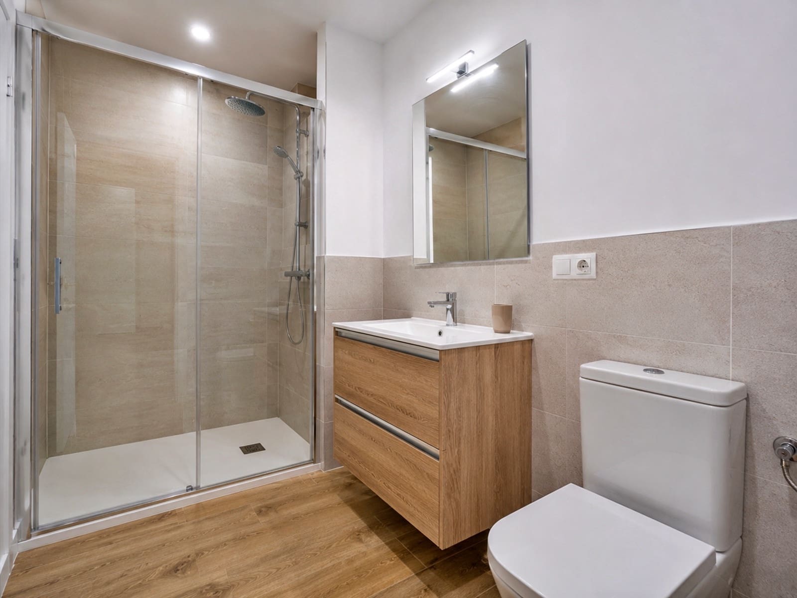 2 bedroom Apartment for sale in San Pedro de Alcantara - € 360,000 (Ref: 9915053)