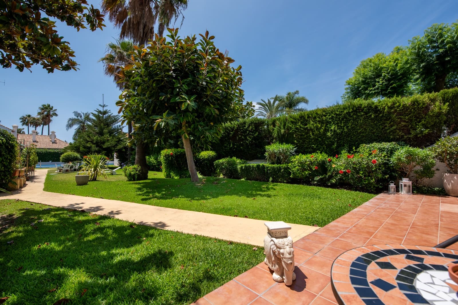2 bedroom Semi-detached Villa for sale in San Pedro de Alcantara with pool garage - € 625,000 (Ref: 9938771)