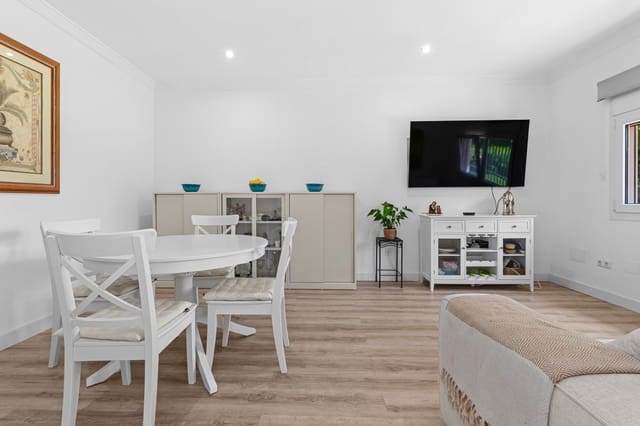 2 soveværelse Semi-Rækkehus til salg i San Pedro de Alcantara, Marbella med swimmingpool garage - € 625.000 (Ref: 9938771)