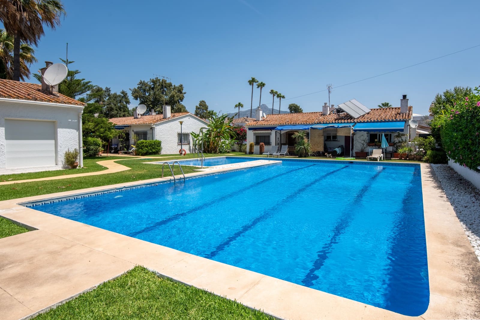 2 bedroom Semi-detached Villa for sale in San Pedro de Alcantara with pool garage - € 625,000 (Ref: 9938771)