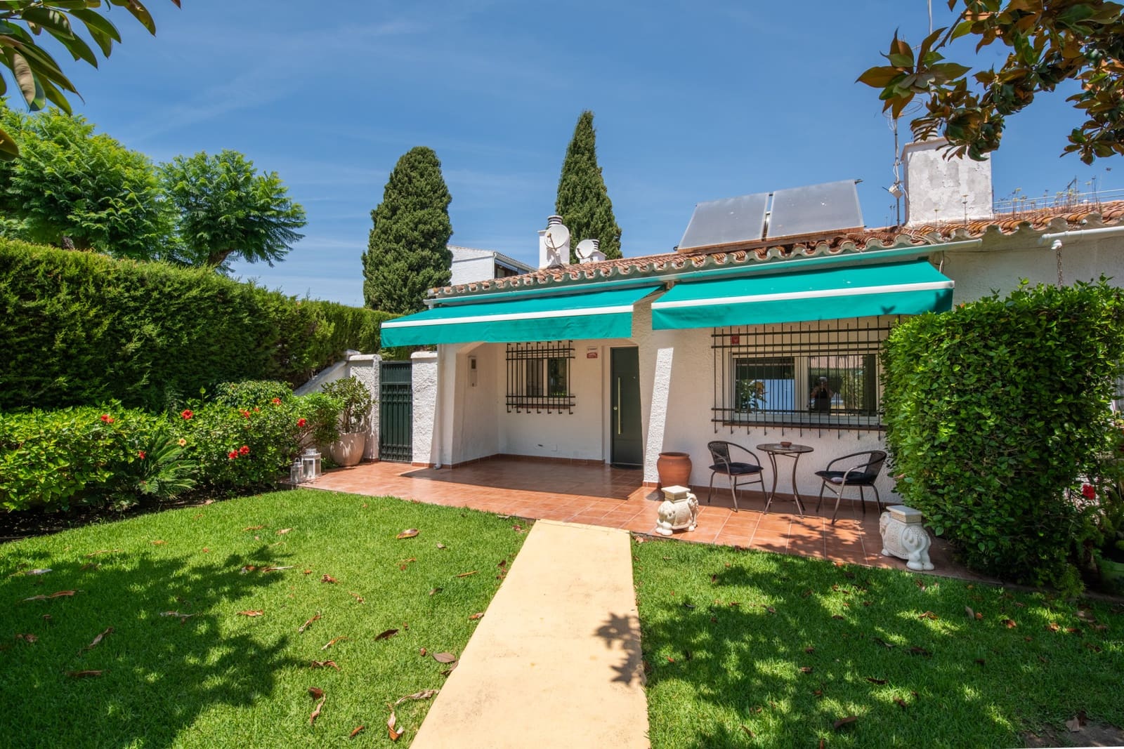 2 bedroom Semi-detached Villa for sale in San Pedro de Alcantara with pool garage - € 625,000 (Ref: 9938771)