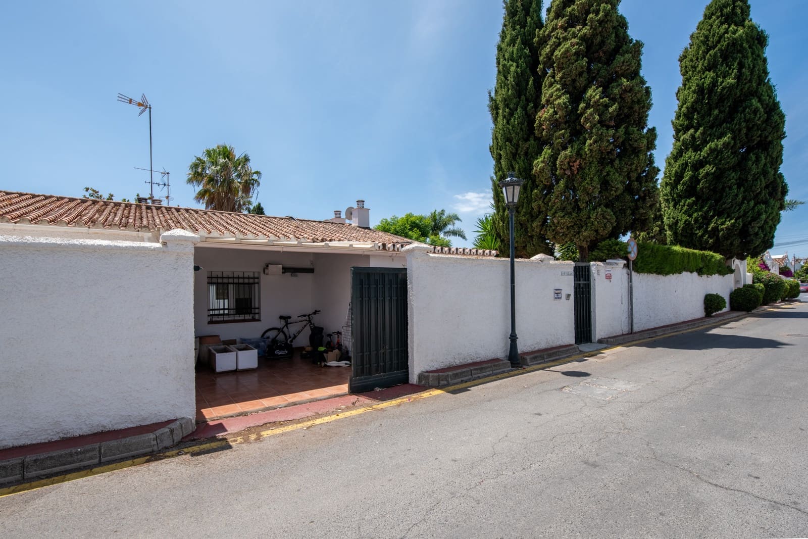 2 bedroom Semi-detached Villa for sale in San Pedro de Alcantara with pool garage - € 625,000 (Ref: 9938771)