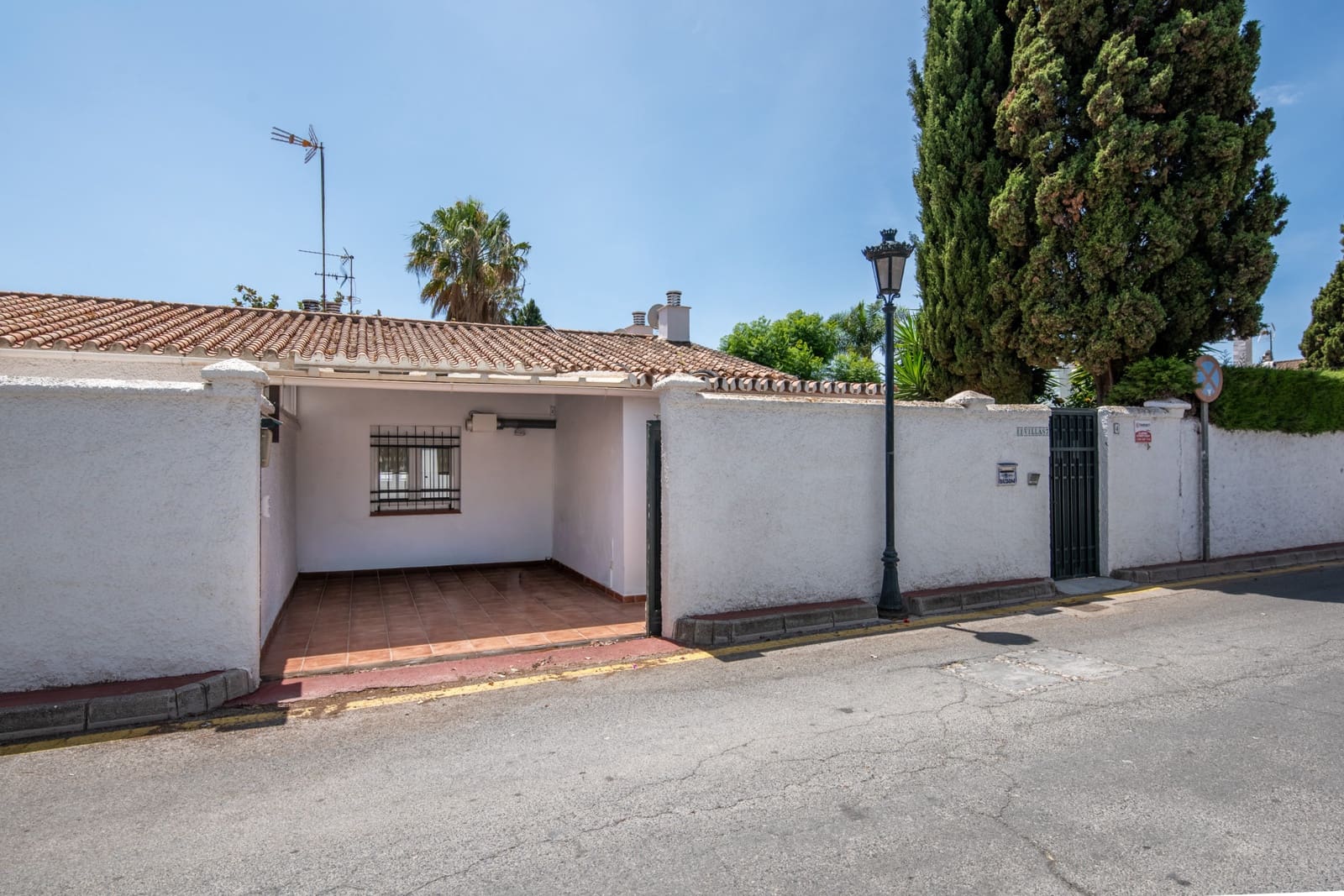 2 bedroom Semi-detached Villa for sale in San Pedro de Alcantara with pool garage - € 625,000 (Ref: 9938771)
