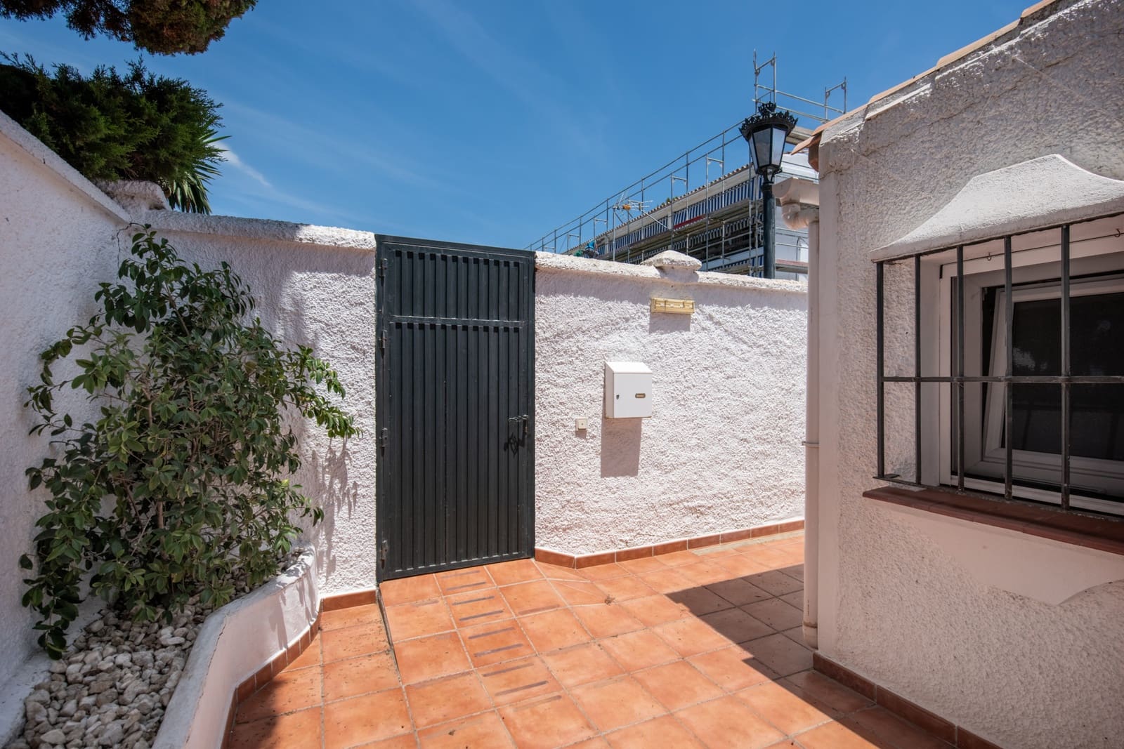 2 bedroom Semi-detached Villa for sale in San Pedro de Alcantara with pool garage - € 625,000 (Ref: 9938771)