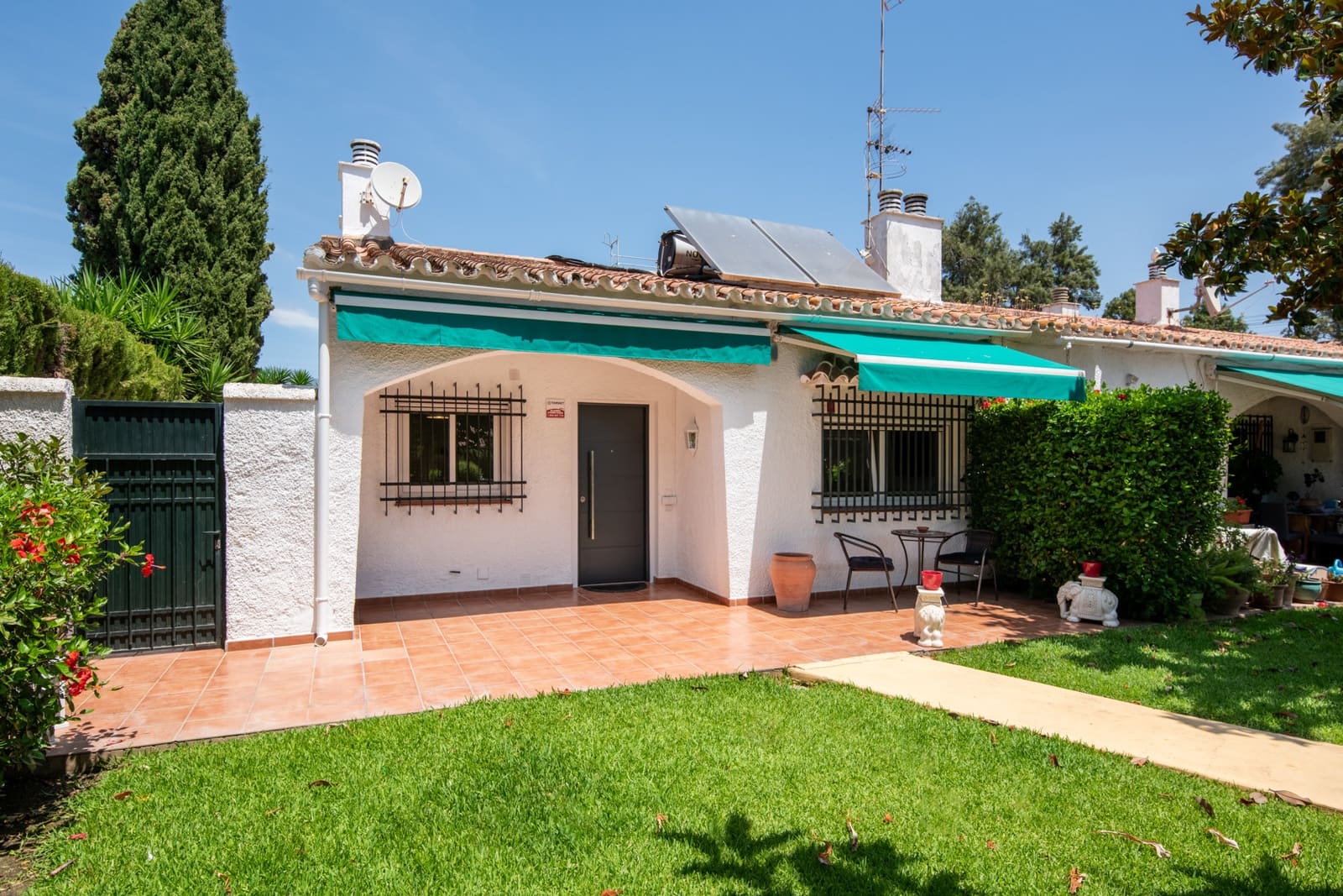 2 bedroom Semi-detached Villa for sale in San Pedro de Alcantara with pool garage - € 625,000 (Ref: 9938771)