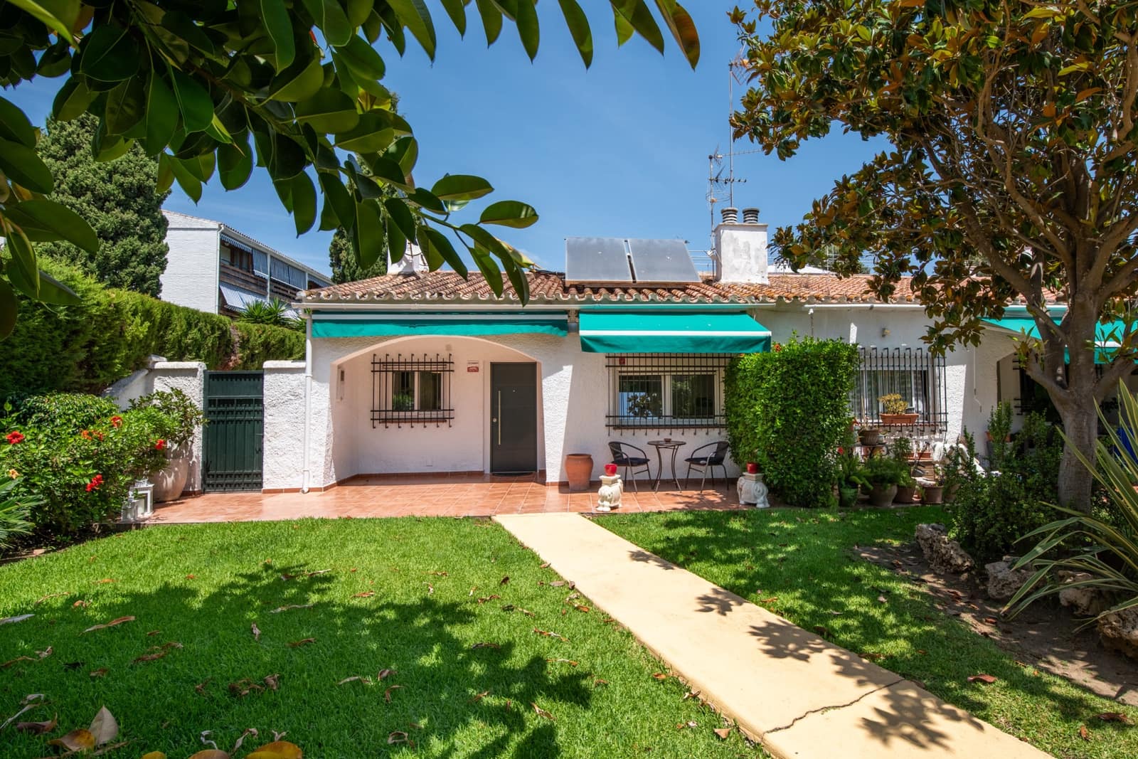 2 bedroom Semi-detached Villa for sale in San Pedro de Alcantara with pool garage - € 625,000 (Ref: 9938771)