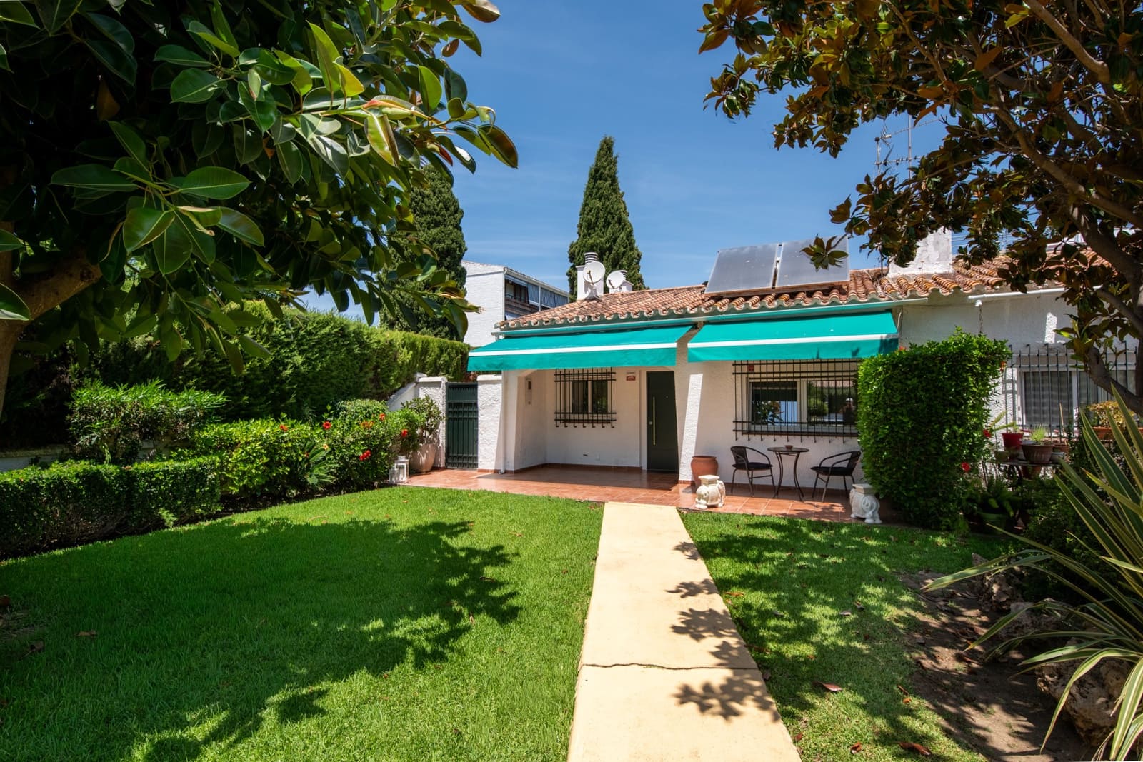 2 bedroom Semi-detached Villa for sale in San Pedro de Alcantara with pool garage - € 625,000 (Ref: 9938771)