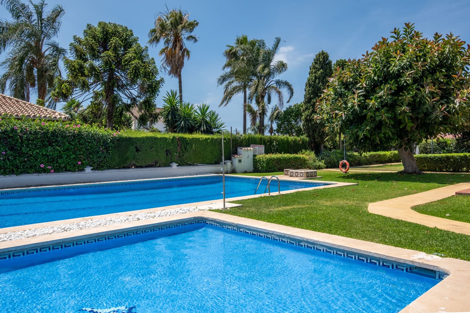 2 bedroom Semi-detached Villa for sale in San Pedro de Alcantara with pool garage - € 625,000 (Ref: 9938771)