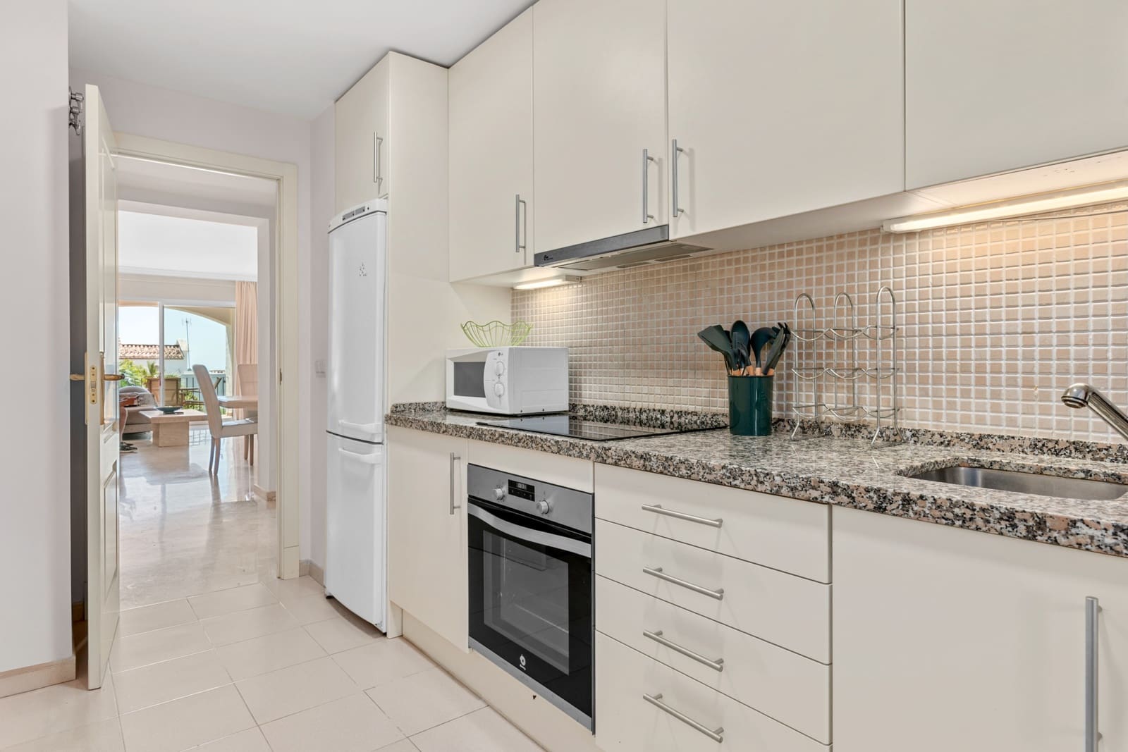 2 sypialnia Apartament na sprzedaż w Benahavis z basenem garażem - 435 000 € (Ref: 9956274)
