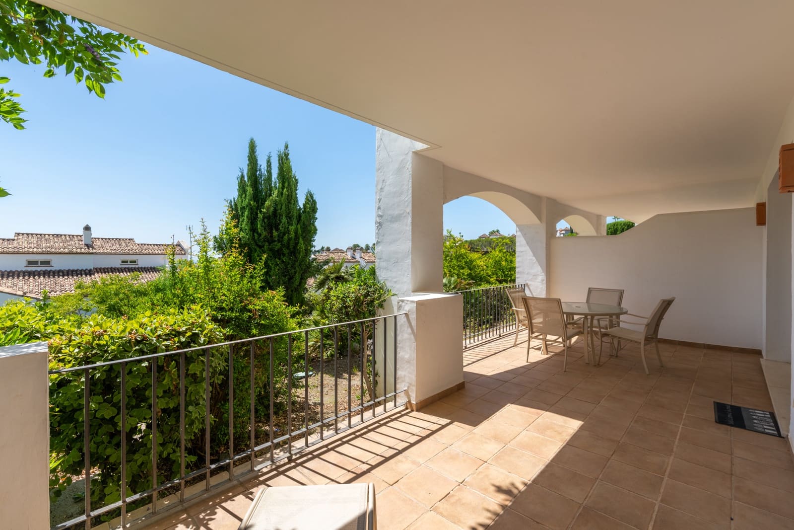 2 sypialnia Apartament na sprzedaż w Benahavis z basenem garażem - 435 000 € (Ref: 9956274)
