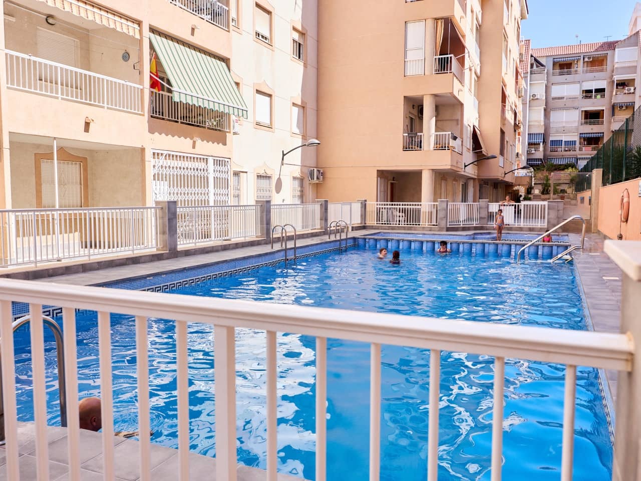 2 sypialnia Apartament na sprzedaż w Torrevieja z basenem - 129 900 € (Ref: 10005970)