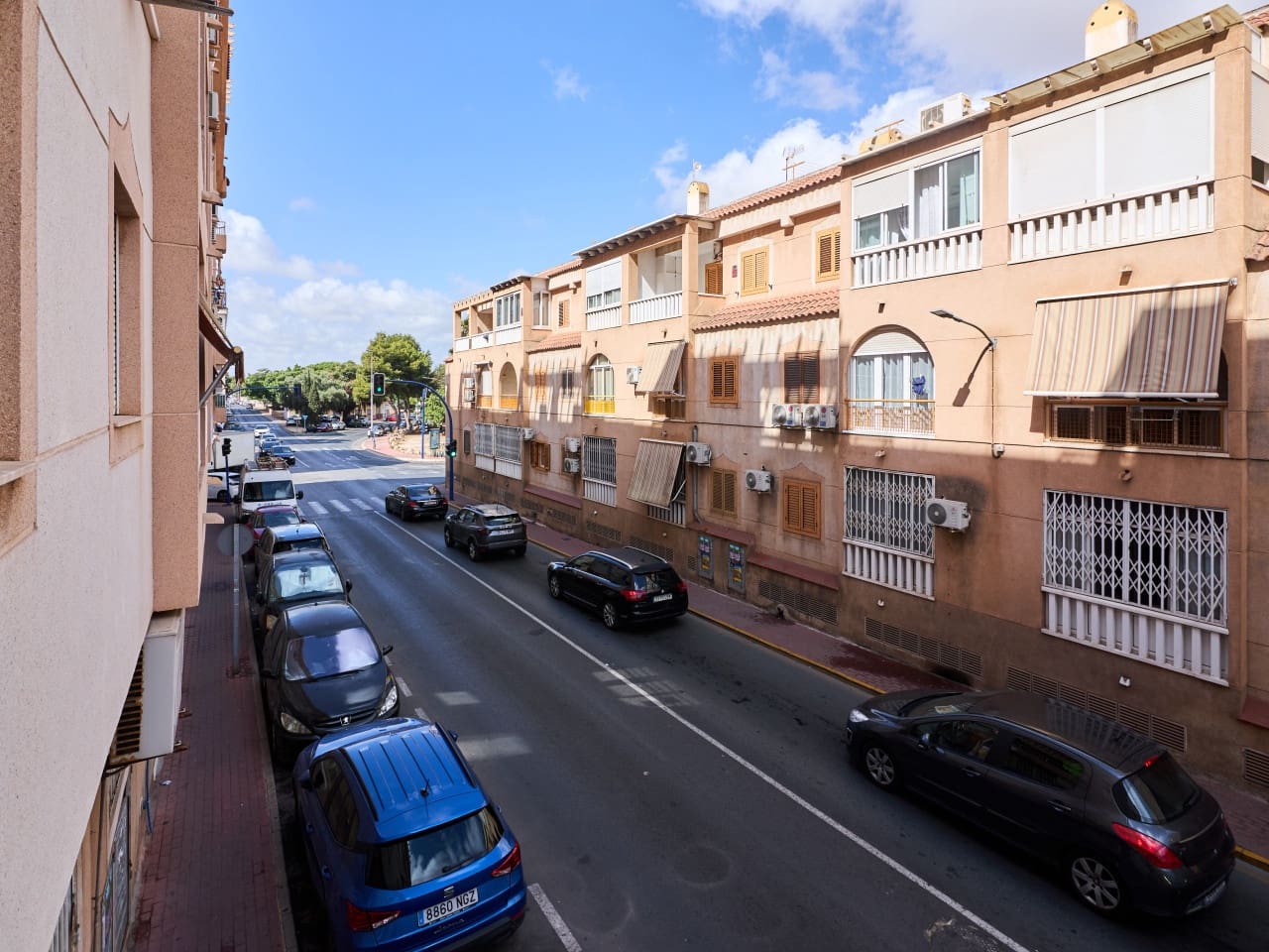2 sypialnia Apartament na sprzedaż w Torrevieja z basenem - 129 900 € (Ref: 10005970)