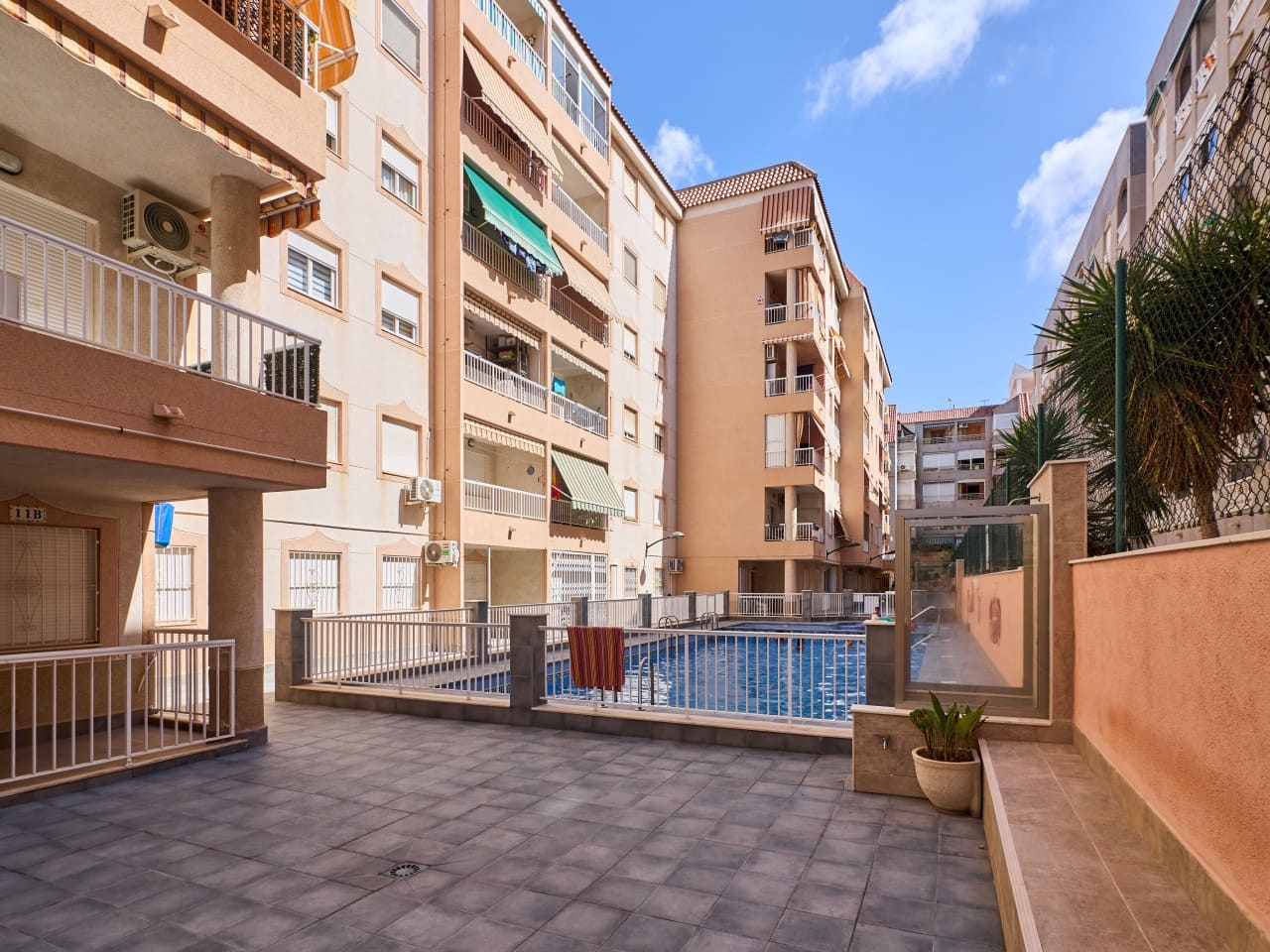 2 sypialnia Apartament na sprzedaż w Torrevieja z basenem - 129 900 € (Ref: 10005970)