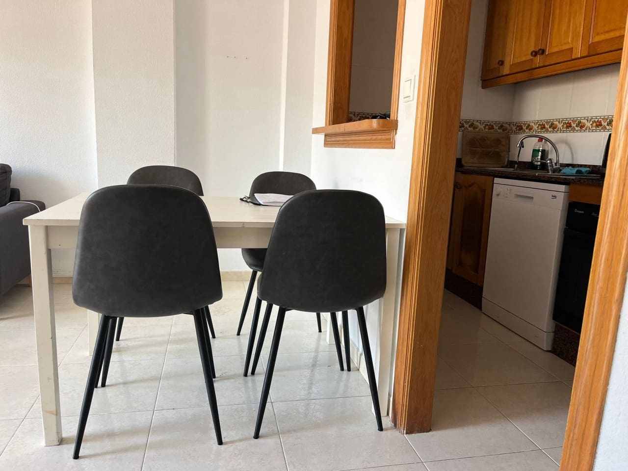 Apartamento de 2 habitaciones en Torrevieja en venta con piscina garaje - 157.160 € (Ref: 10016762)