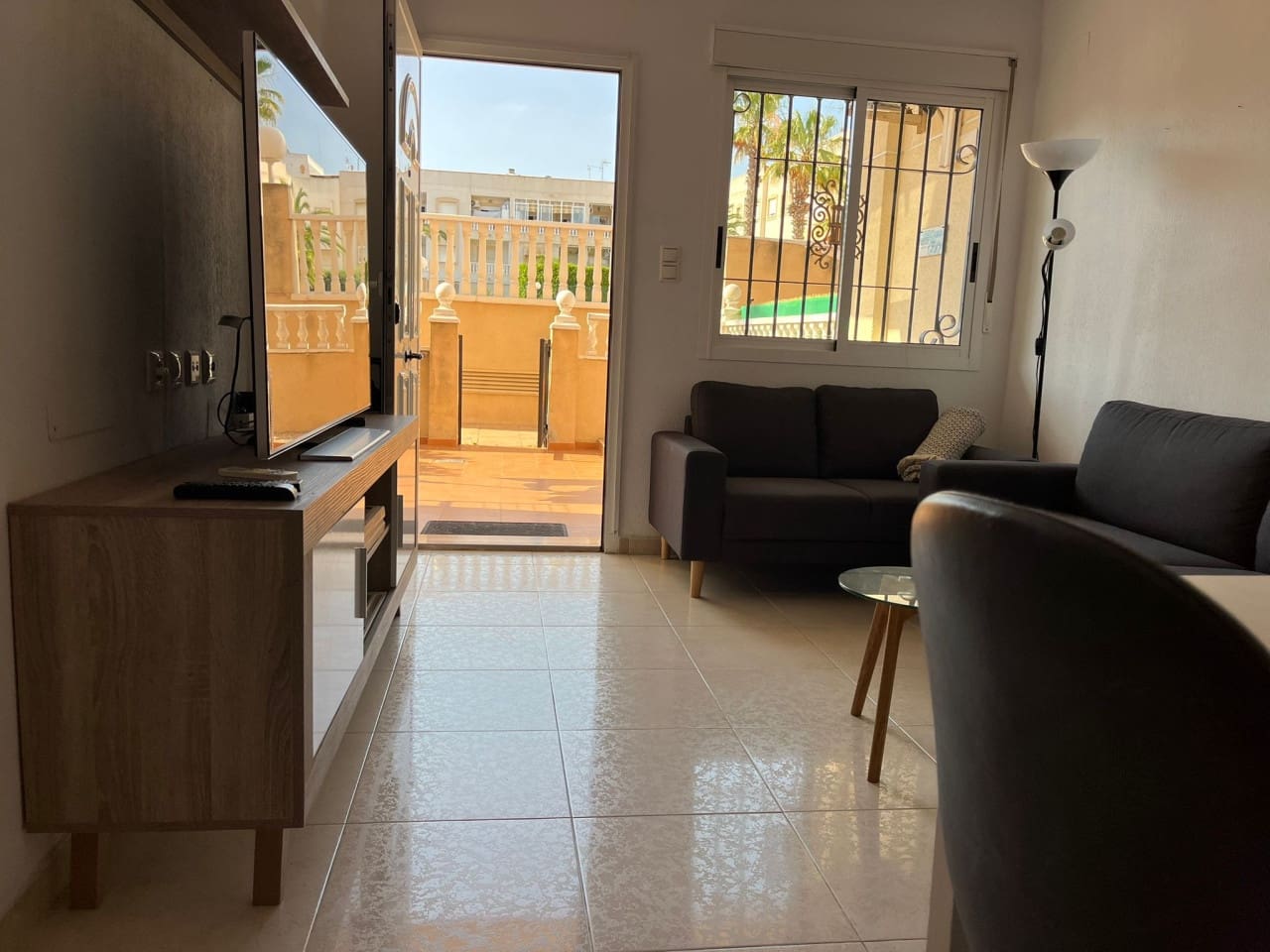 Apartamento de 2 habitaciones en Torrevieja en venta con piscina garaje - 157.160 € (Ref: 10016762)