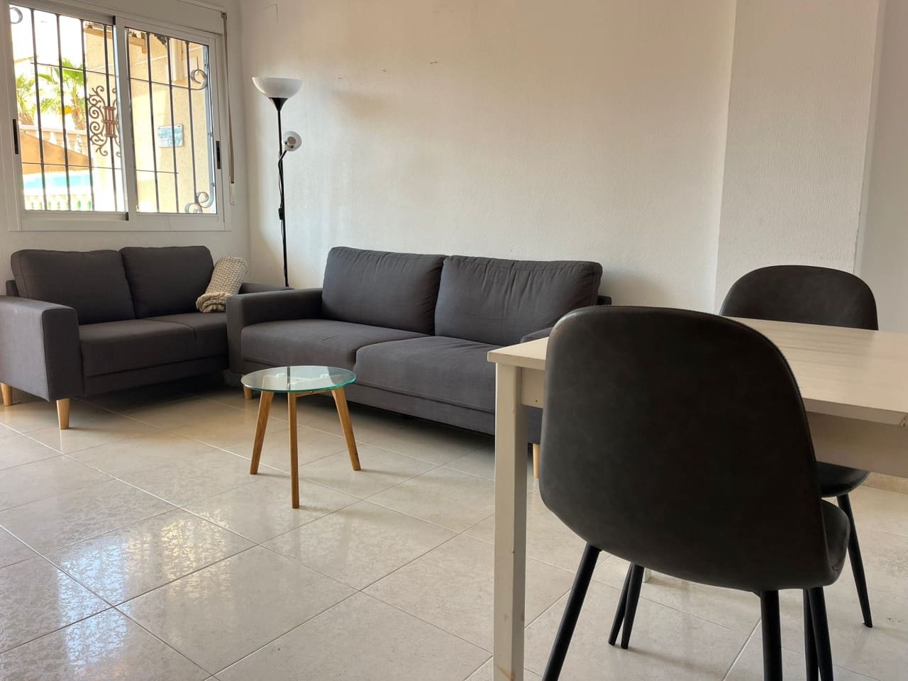 Apartamento de 2 habitaciones en Torrevieja en venta con piscina garaje - 157.160 € (Ref: 10016762)