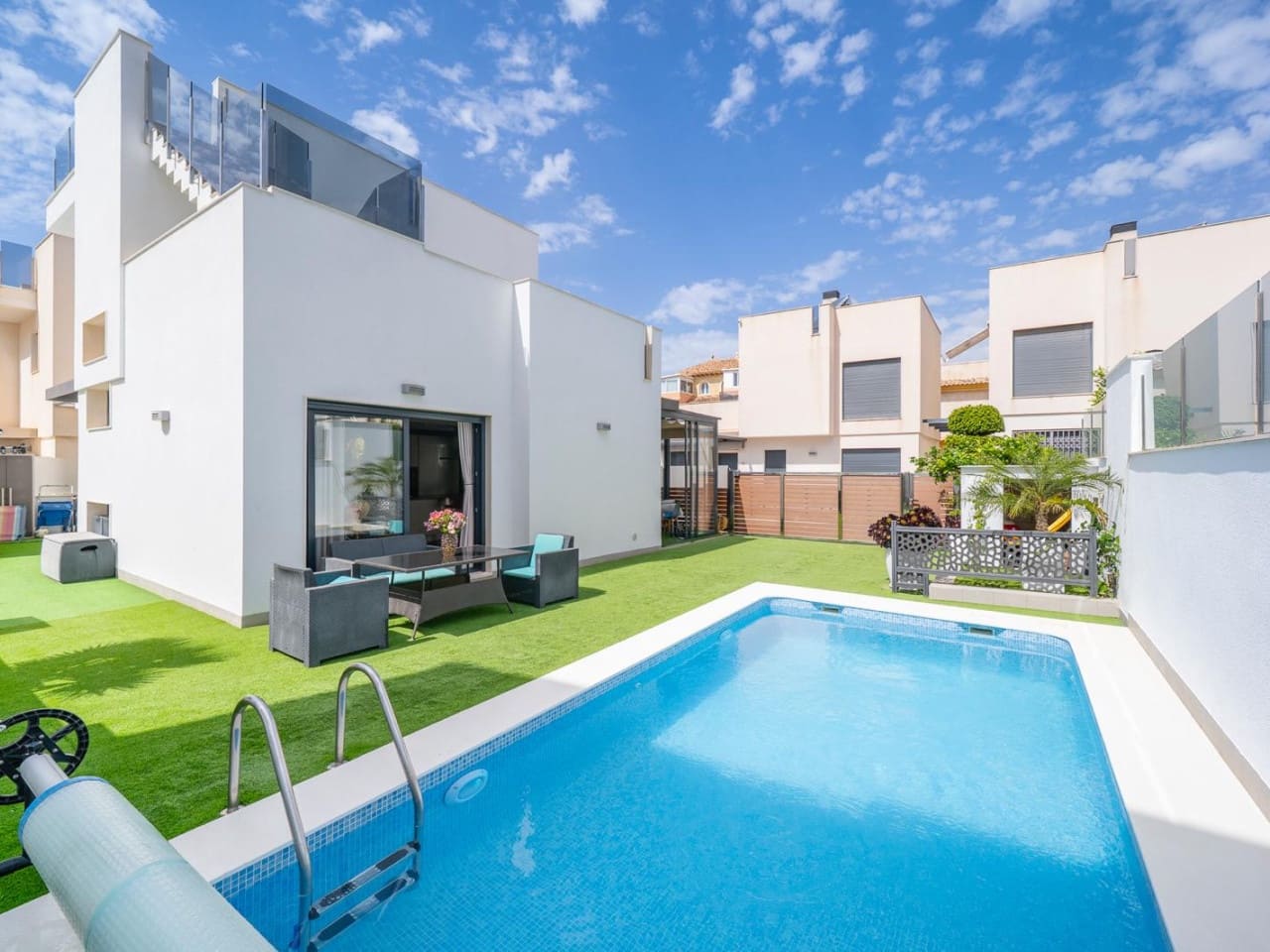 5 sypialnia Willa na sprzedaż w Torrevieja z basenem - 559 000 € (Ref: 10018082)