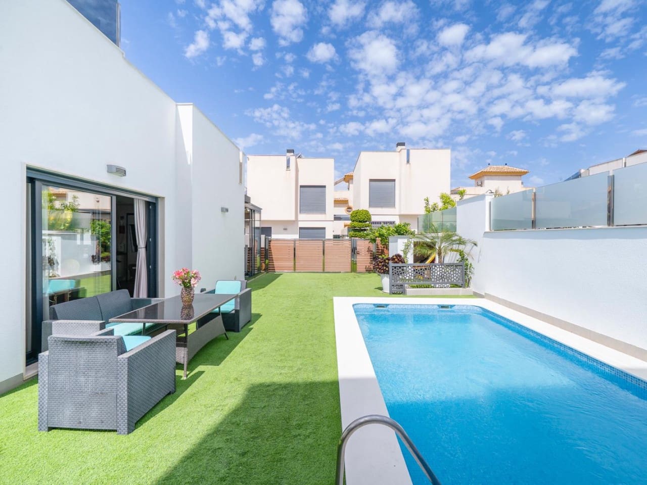 5 sypialnia Willa na sprzedaż w Torrevieja z basenem - 559 000 € (Ref: 10018082)