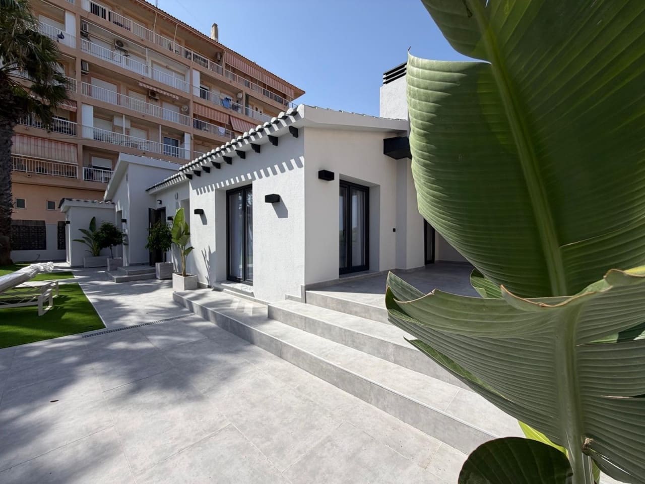 4 Zimmer Villa zu verkaufen in Punta Prima mit Pool Garage - 749.000 € (Ref: 10021340)
