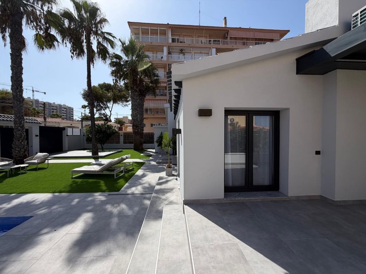 4 Zimmer Villa zu verkaufen in Punta Prima mit Pool Garage - 749.000 € (Ref: 10021340)