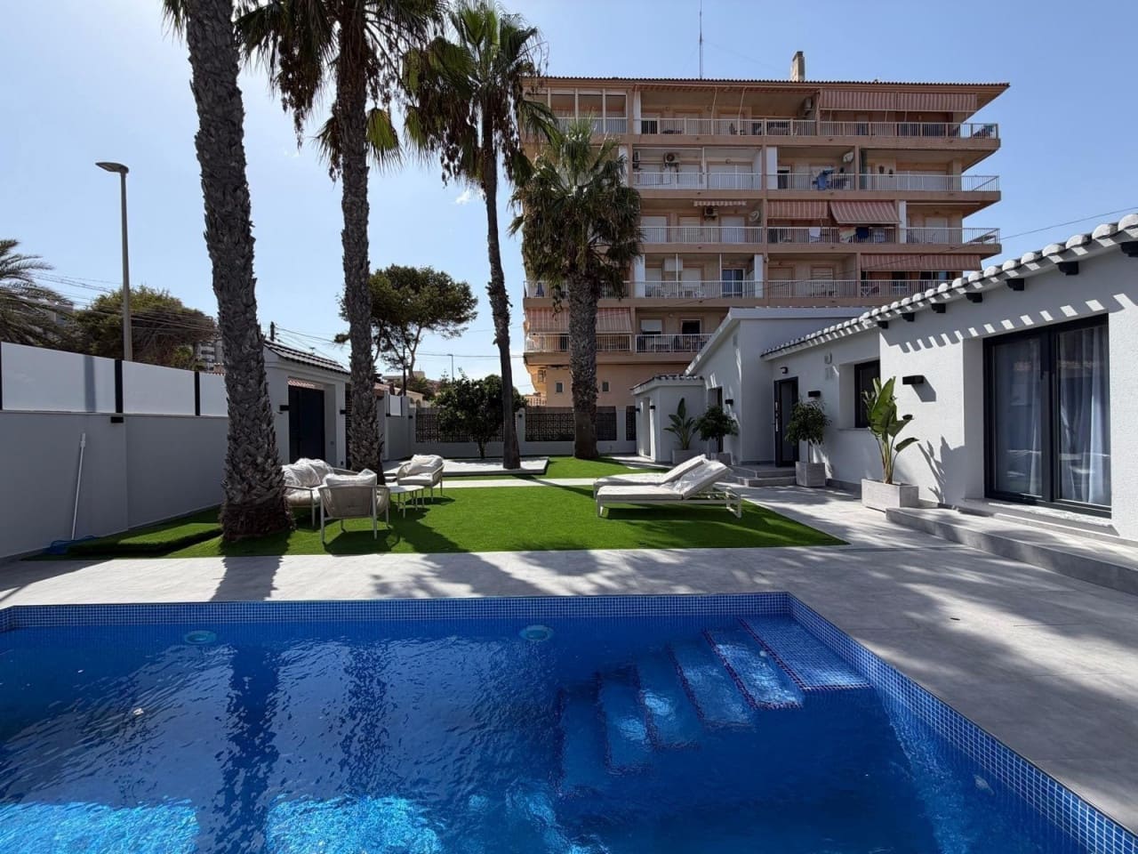 4 Zimmer Villa zu verkaufen in Punta Prima mit Pool Garage - 749.000 € (Ref: 10021340)