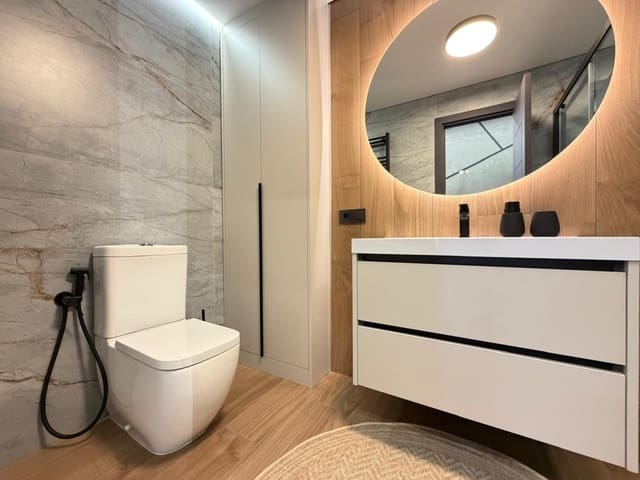 4 Zimmer Villa zu verkaufen in Punta Prima, Torrevieja mit Pool Garage - 749.000 € (Ref: 10021340)