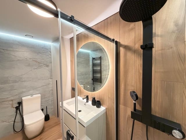 4 Zimmer Villa zu verkaufen in Punta Prima, Torrevieja mit Pool Garage - 749.000 € (Ref: 10021340)