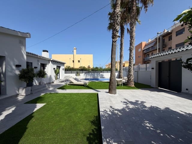 4 Zimmer Villa zu verkaufen in Punta Prima, Torrevieja mit Pool Garage - 749.000 € (Ref: 10021340)