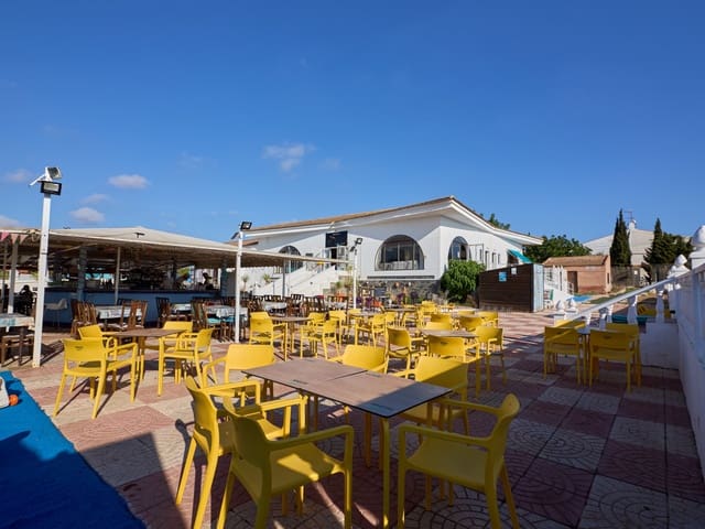 Kommersiell till salu i San Luis, Torrevieja med pool - 1 200 000 € (Ref: 10027558)