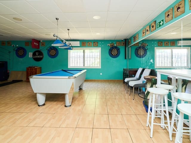 Kommersiell till salu i San Luis, Torrevieja med pool - 1 200 000 € (Ref: 10027558)
