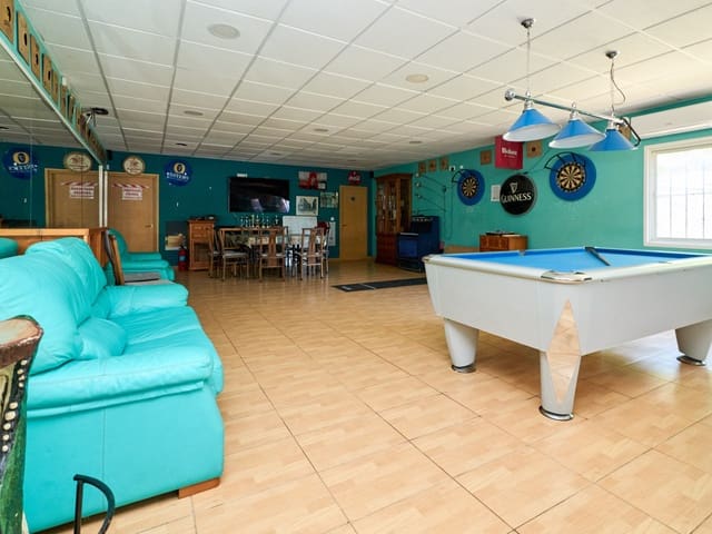Kommersiell till salu i San Luis, Torrevieja med pool - 1 200 000 € (Ref: 10027558)