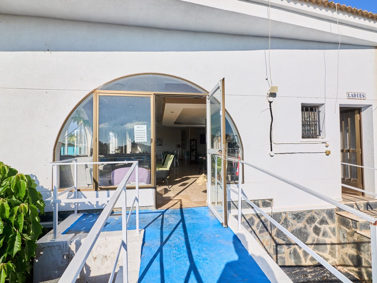 Erhverv til salg i San Luis med swimmingpool - € 1.200.000 (Ref: 10027558)