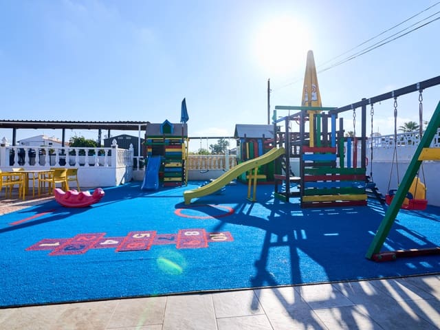 Kommersiell till salu i San Luis, Torrevieja med pool - 1 200 000 € (Ref: 10027558)