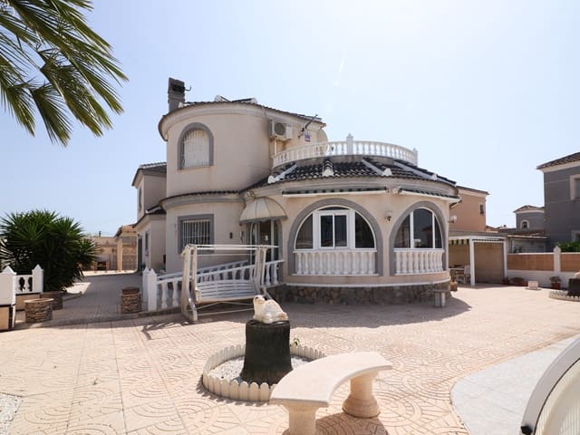 3 makuuhuone Huvila myytävänä paikassa El Chaparral, Torrevieja mukana uima-altaan 
autotalli - 450 000 € (Ref: 10027670)