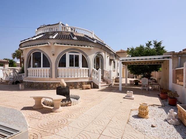 3 makuuhuone Huvila myytävänä paikassa El Chaparral, Torrevieja mukana uima-altaan 
autotalli - 450 000 € (Ref: 10027670)