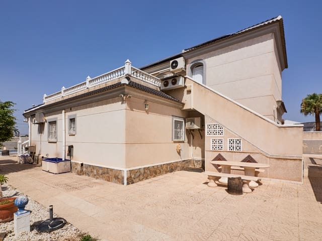3 makuuhuone Huvila myytävänä paikassa El Chaparral, Torrevieja mukana uima-altaan 
autotalli - 450 000 € (Ref: 10027670)