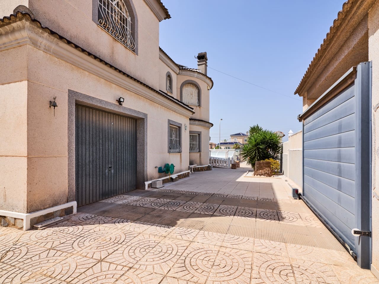 3 camera da letto Villa in vendita in Torrevieja con piscina garage - 450.000 € (Rif: 10027670)