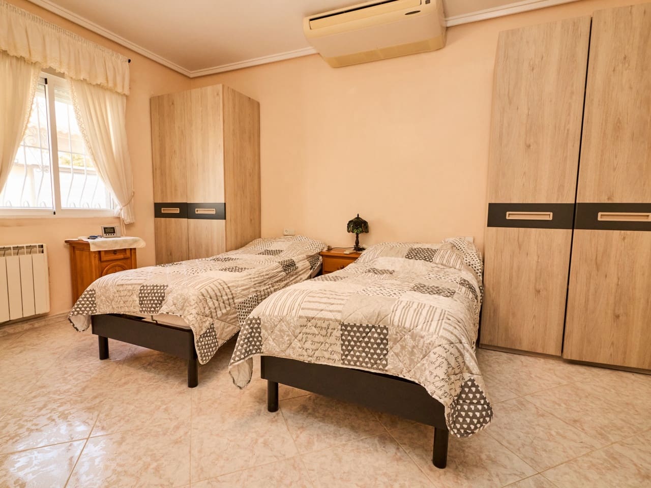 3 camera da letto Villa in vendita in Torrevieja con piscina garage - 450.000 € (Rif: 10027670)