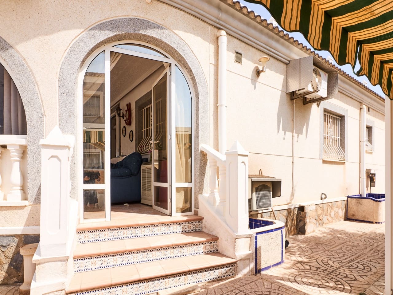 3 camera da letto Villa in vendita in Torrevieja con piscina garage - 450.000 € (Rif: 10027670)